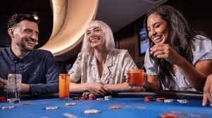 Aplikasi mayor togel menampilkan meja live-dealer blackjack dan taruhan olahraga Liga 1